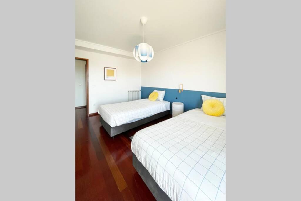 Yellow House Aveiro Smart Tv And Garage Εξωτερικό φωτογραφία