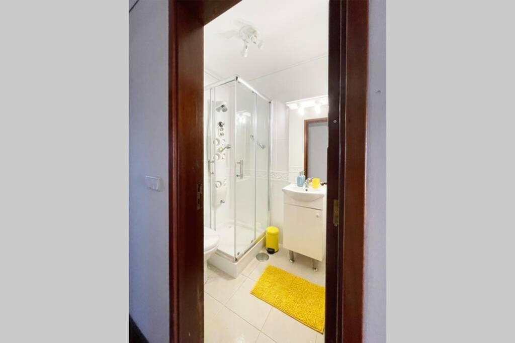 Yellow House Aveiro Smart Tv And Garage Εξωτερικό φωτογραφία